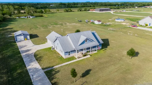 $625,000 | 1005 County Road 678 East, Natalia, TX 78059