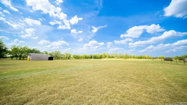 $625,000 | 1005 County Road 678 East, Natalia, TX 78059