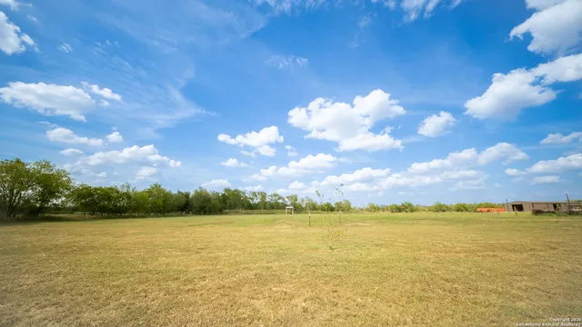 $625,000 | 1005 County Road 678 East, Natalia, TX 78059