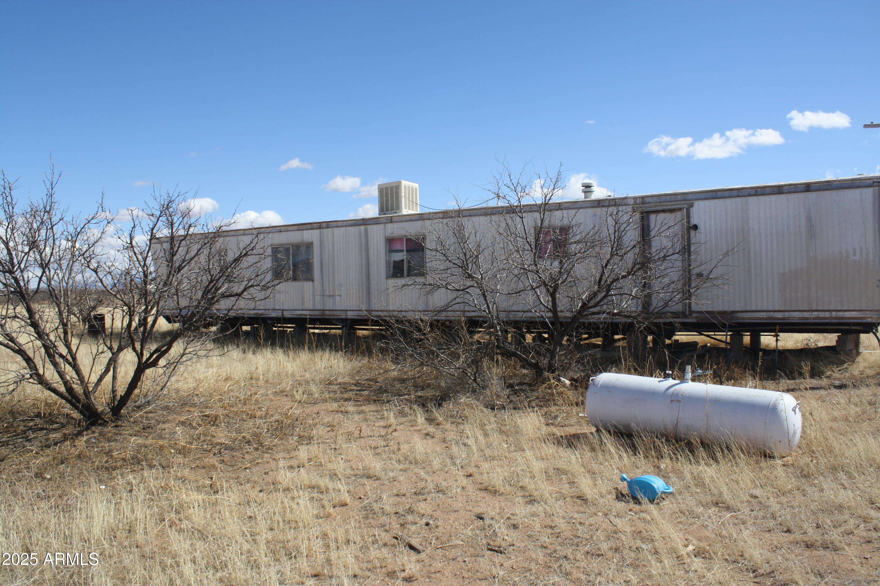 5886 West Howell Road, Unit 13 AND 20 Willcox, AZ 85643 - Photo 14 of 29 a backyard of a house with table and chairs