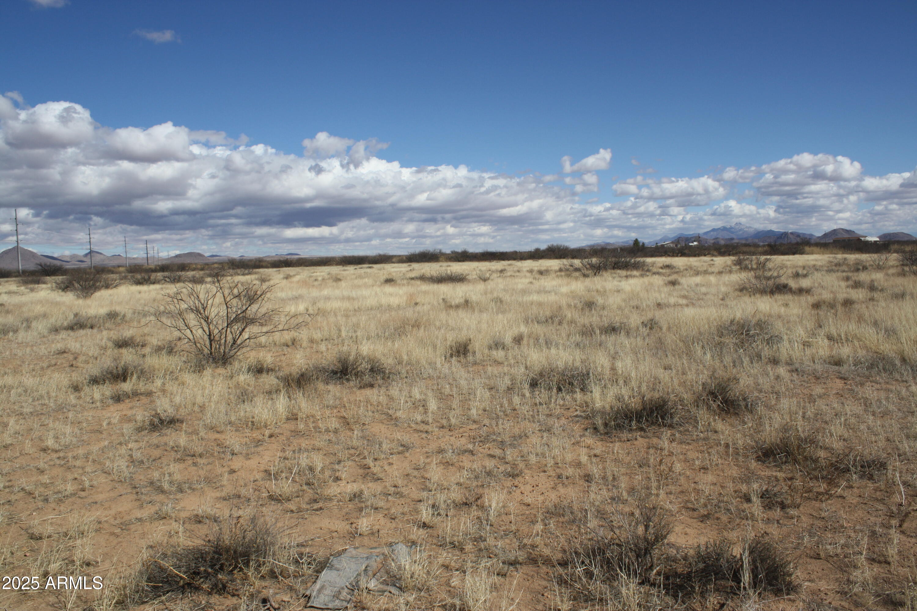 5886 West Howell Road, Unit 13 AND 20 Willcox, AZ 85643 - Photo 4 of 29 a view of a outdoor space with mountain view
