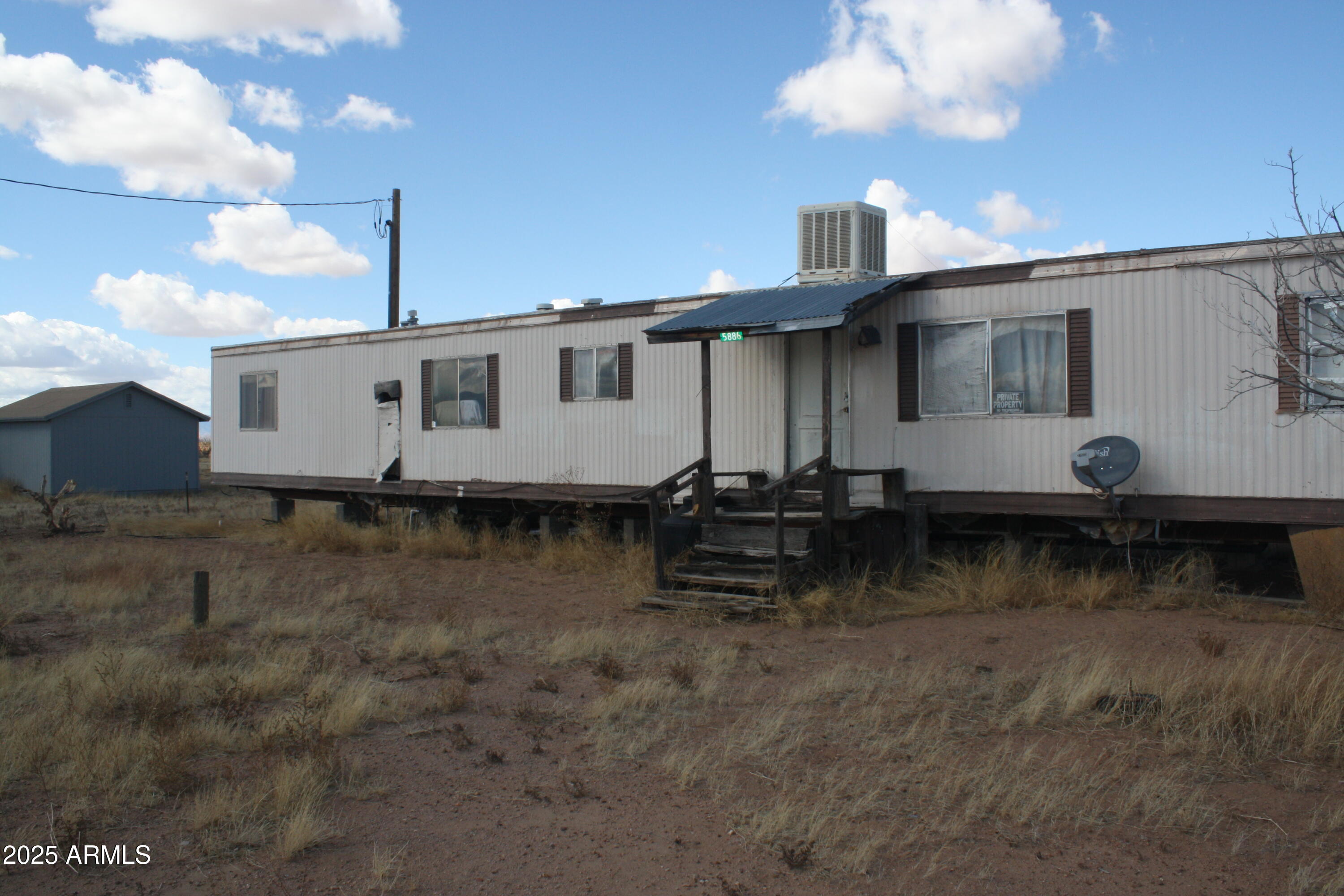 5886 West Howell Road, Unit 13 AND 20 Willcox, AZ 85643 - Photo 5 of 29 a view of a house with a yard