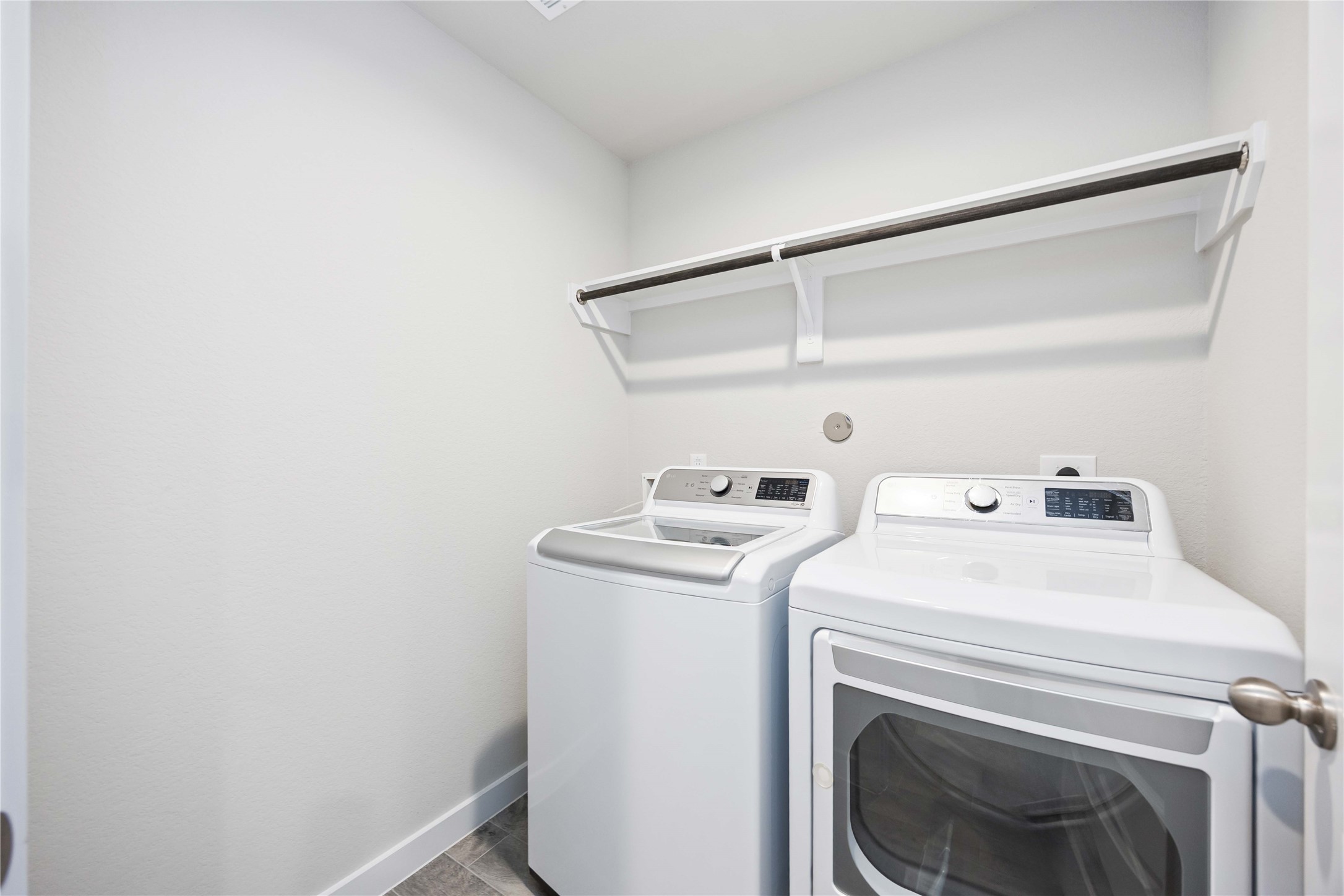 15038 Timberson Rdg Lane Houston, TX 77090 - Photo 16 of 29 a utility room with dryer and washer