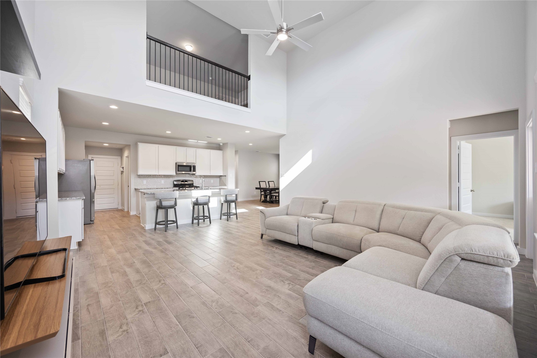 15038 Timberson Rdg Lane Houston, TX 77090 - Photo 9 of 29 a living room with furniture and kitchen view