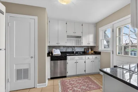 $270,000 | 5048 Canterbury, Roeland Park, KS 66205