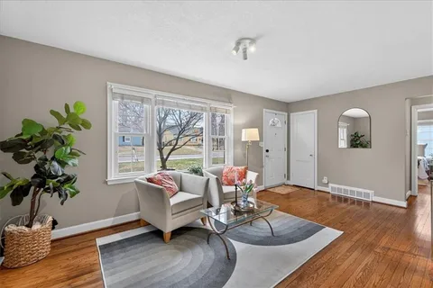 $270,000 | 5048 Canterbury, Roeland Park, KS 66205