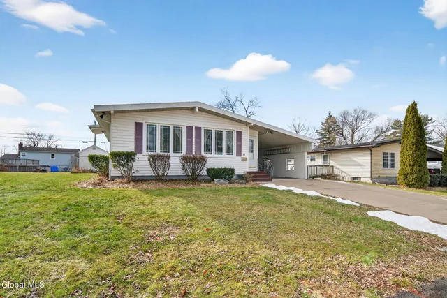 $285,000 | 32 Dover Drive, Colonie, NY 12110