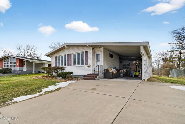 $285,000 | 32 Dover Drive, Colonie, NY 12110