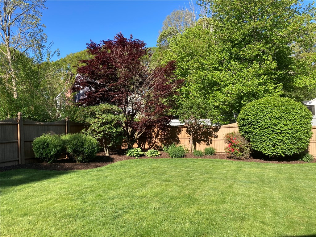 33 Cormier Road Lincoln, RI 02865 - Photo 3 of 27 Gallery Image 3