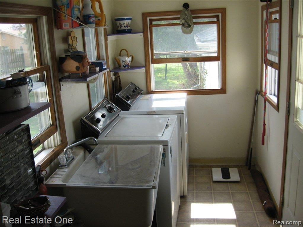 443 Orchard Ridge Road South Lyon, MI 48178 - Photo 16 of 16 laundryrm.jpg