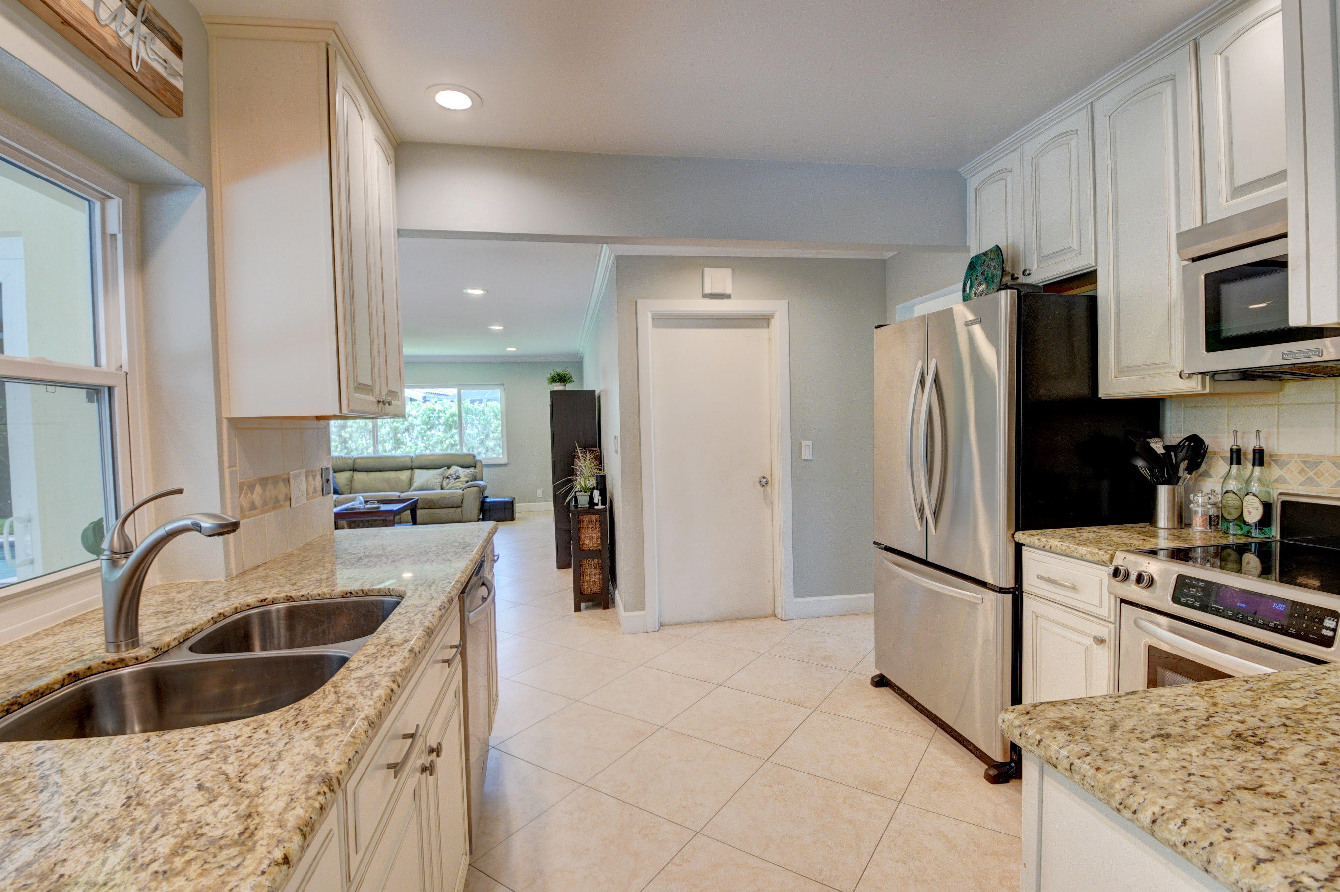 617 Northwest 10th Court Boca Raton, FL 33486 - Photo 15 of 54 Kitchen