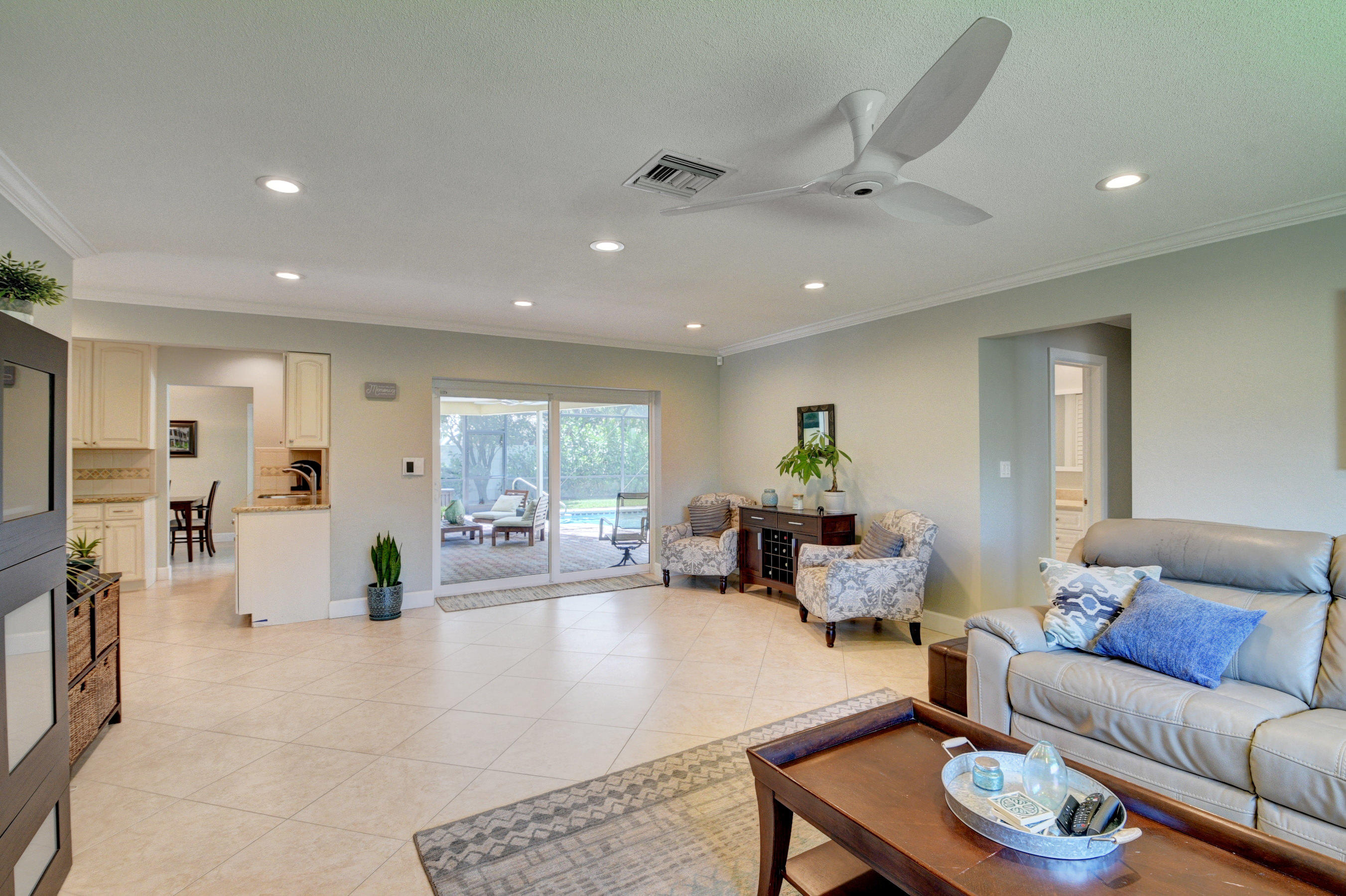 617 Northwest 10th Court Boca Raton, FL 33486 - Photo 23 of 54 Family room
