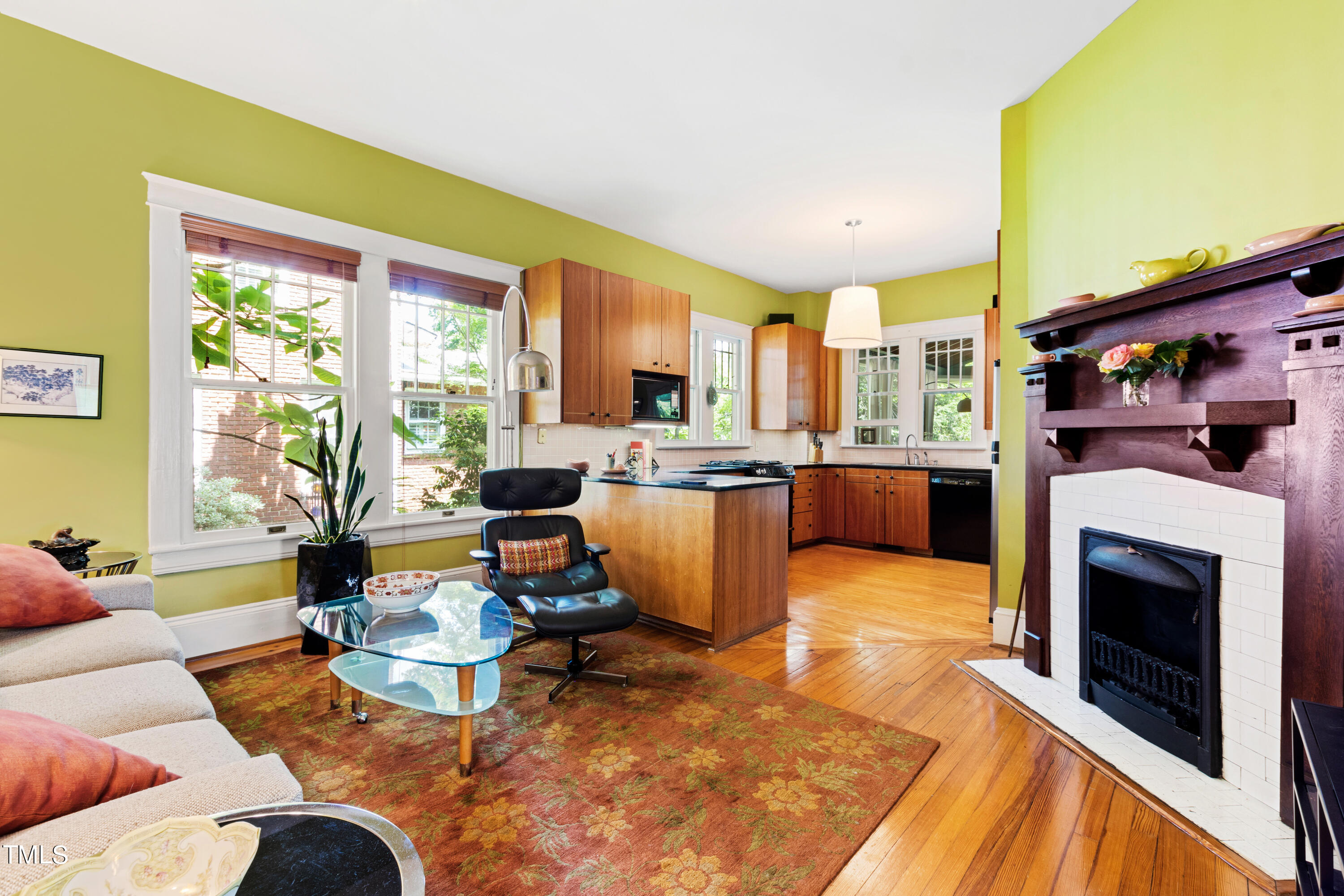 124 Forest Road Raleigh, NC 27605 - Photo 11 of 43 Sitting