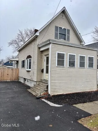 $249,900 | 36 Archibald Street, Colonie, NY 12189