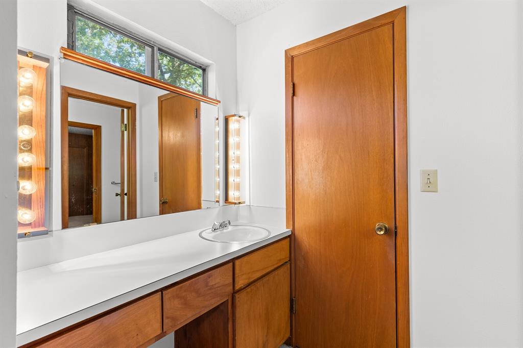 4500 Scottwood Drive Waco, TX 76708 - Photo 20 of 29 a bathroom with a sink and a mirror