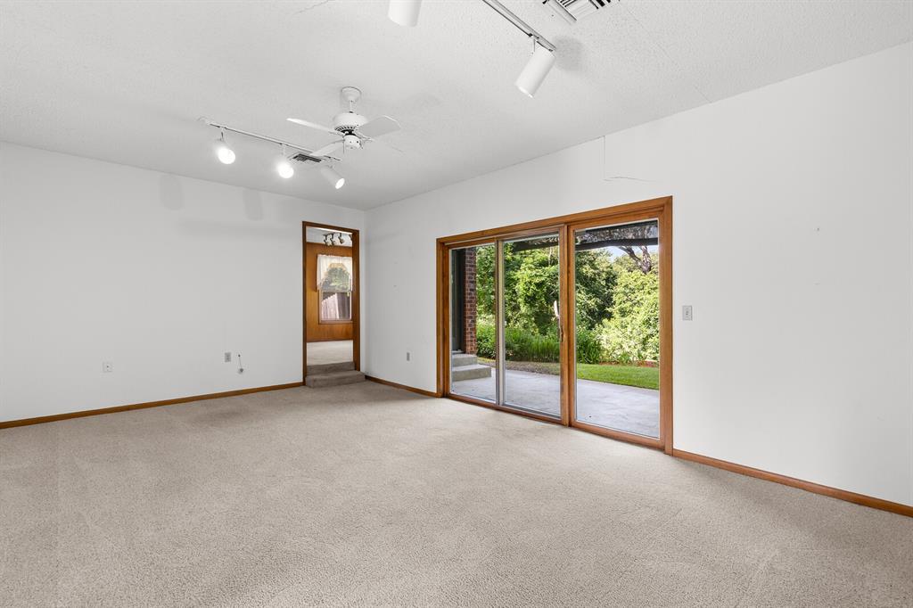 4500 Scottwood Drive Waco, TX 76708 - Photo 6 of 29 an empty room with windows and ceiling fan