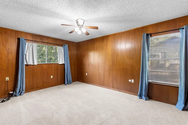 a view of a livingroom with a ceiling fan