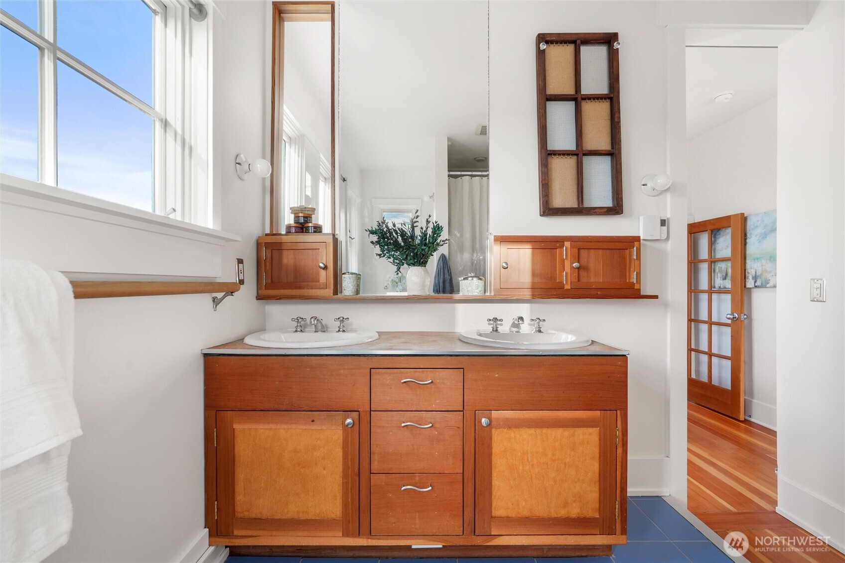 360 Howe Street Seattle, WA 98109 - Photo 13 of 39 Gallery Image 13