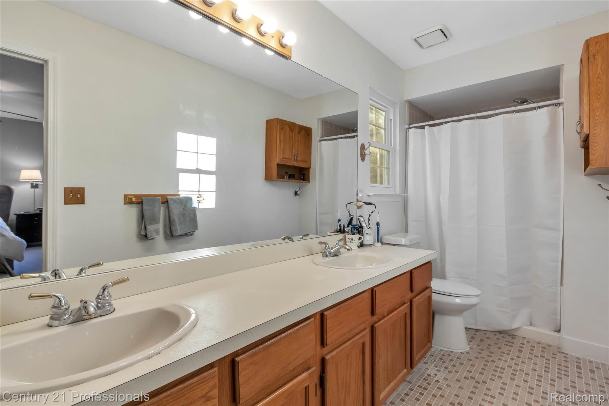 462 Whitney Drive Rochester, MI 48307 - Photo 39 of 49 41-462 Whitney Dr-WindowStill-Real-.jpg