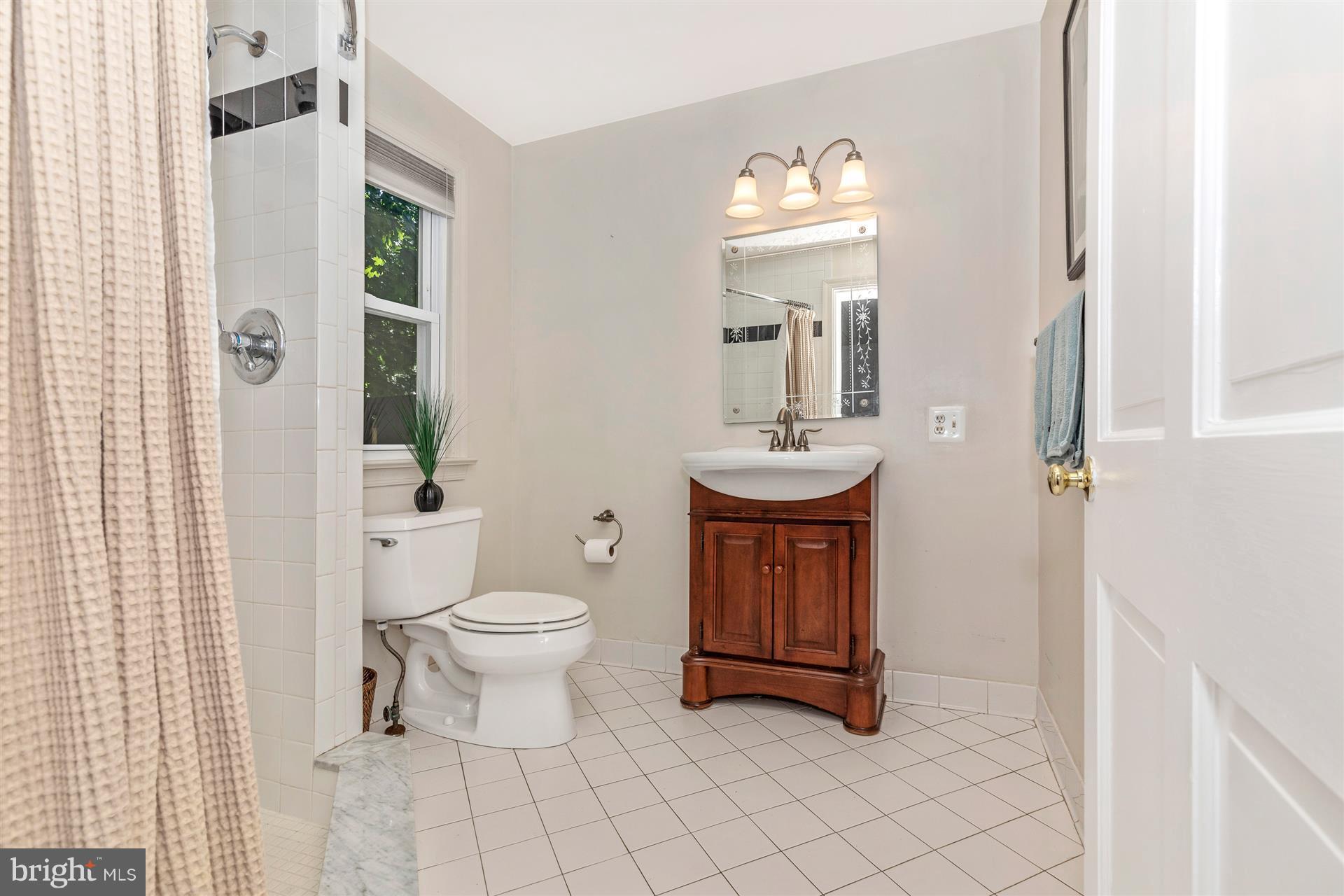 25806 Ridge Road Damascus, MD 20872 - Photo 12 of 30 Bath
