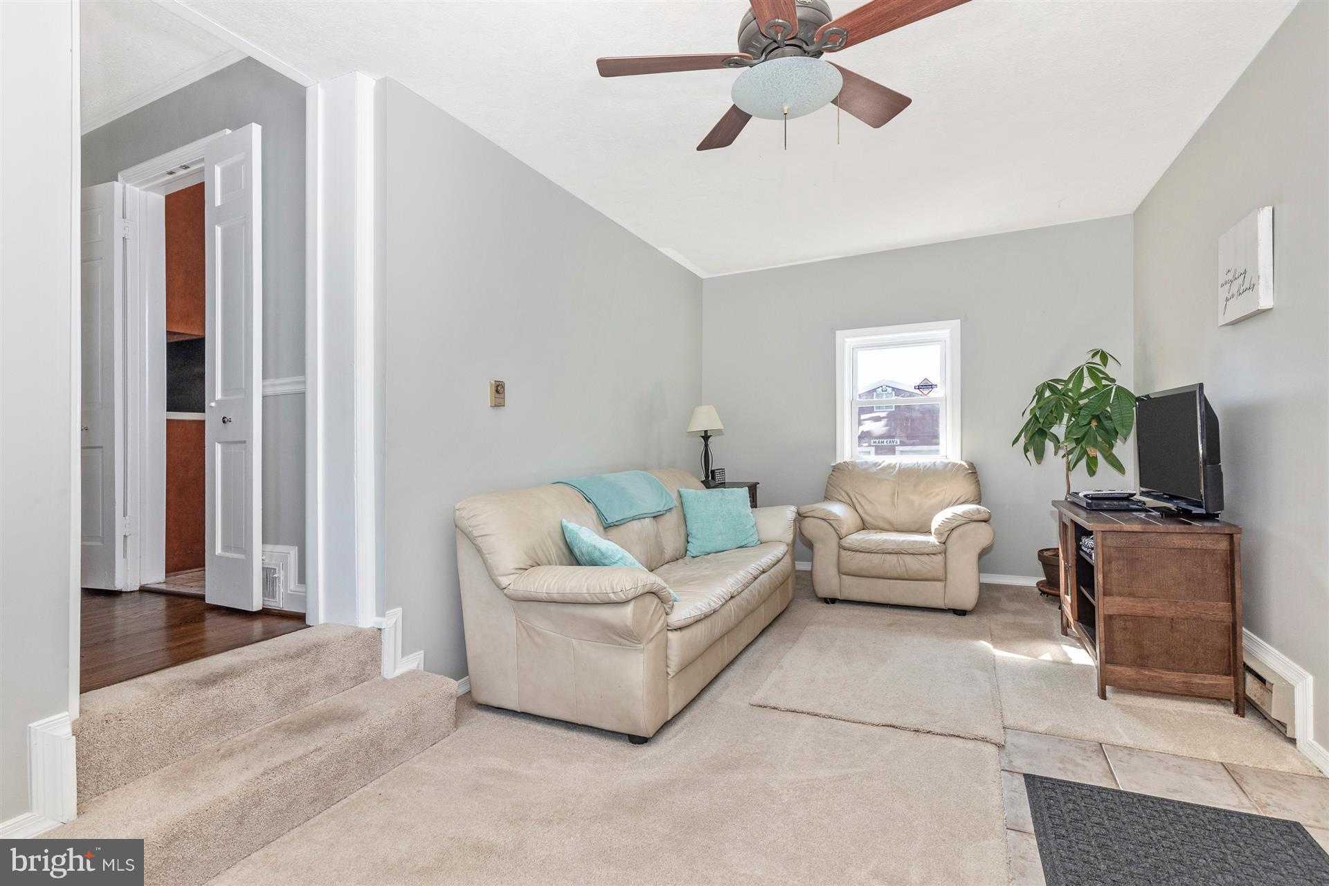 25806 Ridge Road Damascus, MD 20872 - Photo 18 of 30 Family Room