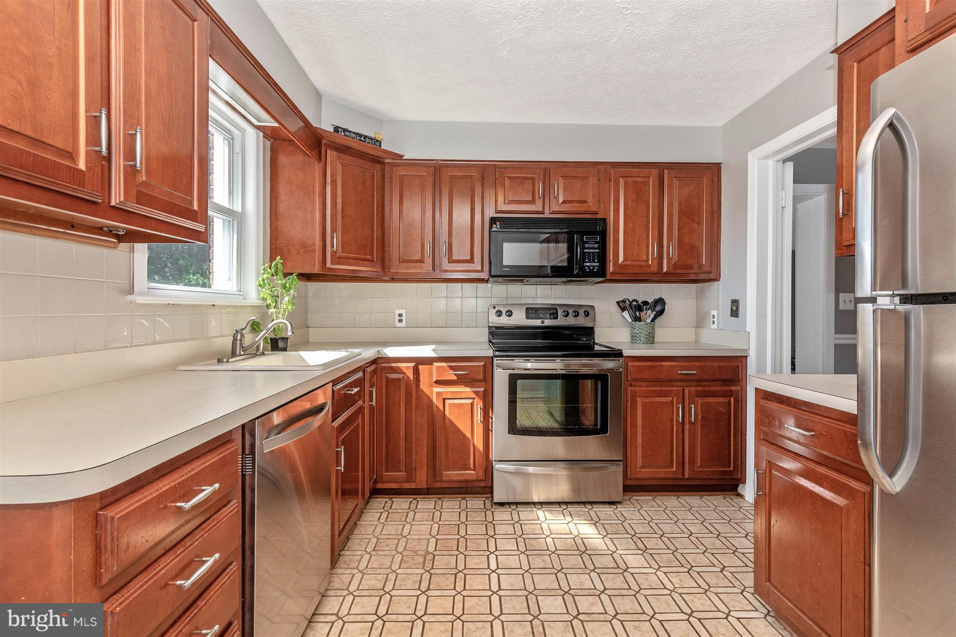 25806 Ridge Road Damascus, MD 20872 - Photo 20 of 30 Kitchen