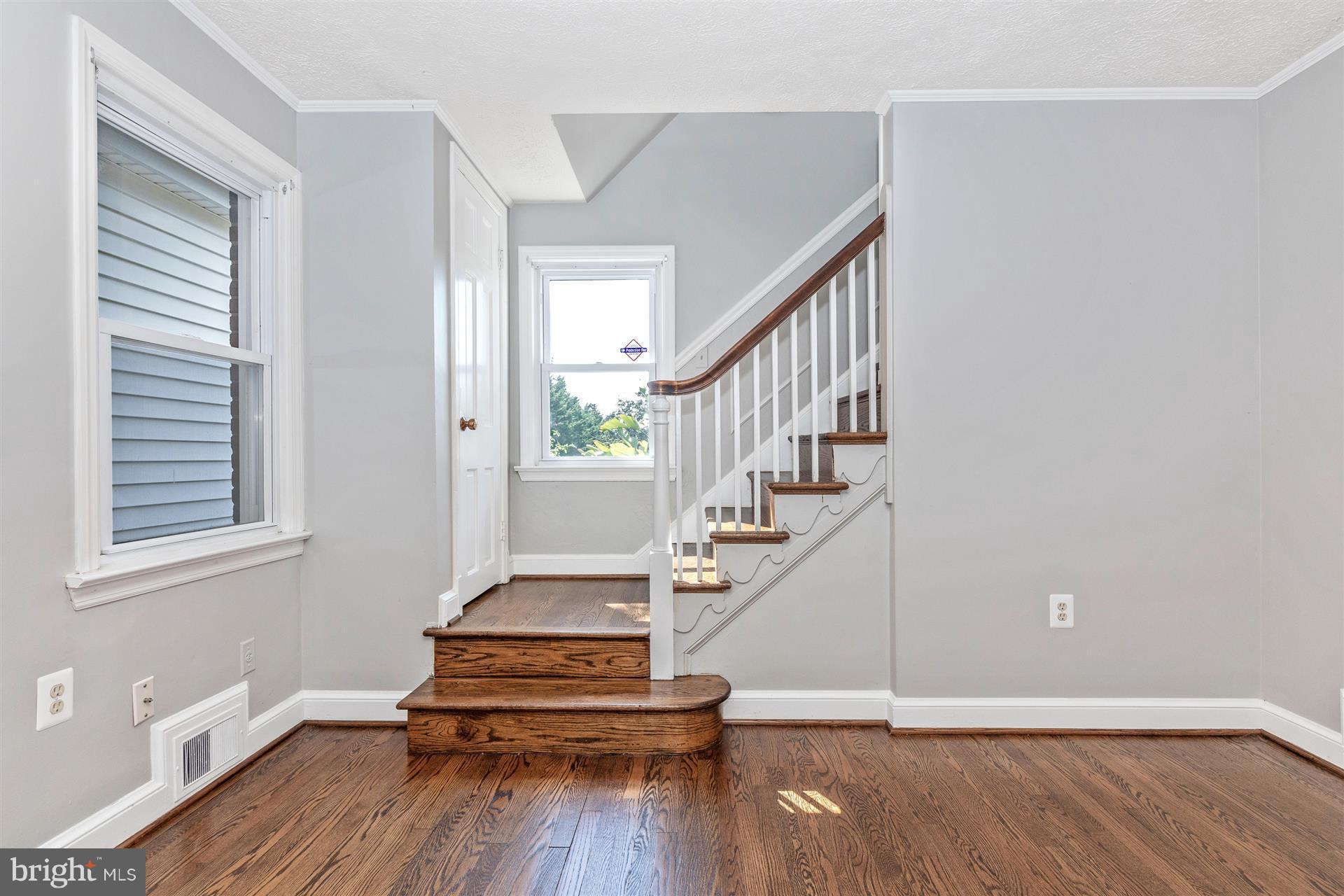 25806 Ridge Road Damascus, MD 20872 - Photo 10 of 30 Living Room