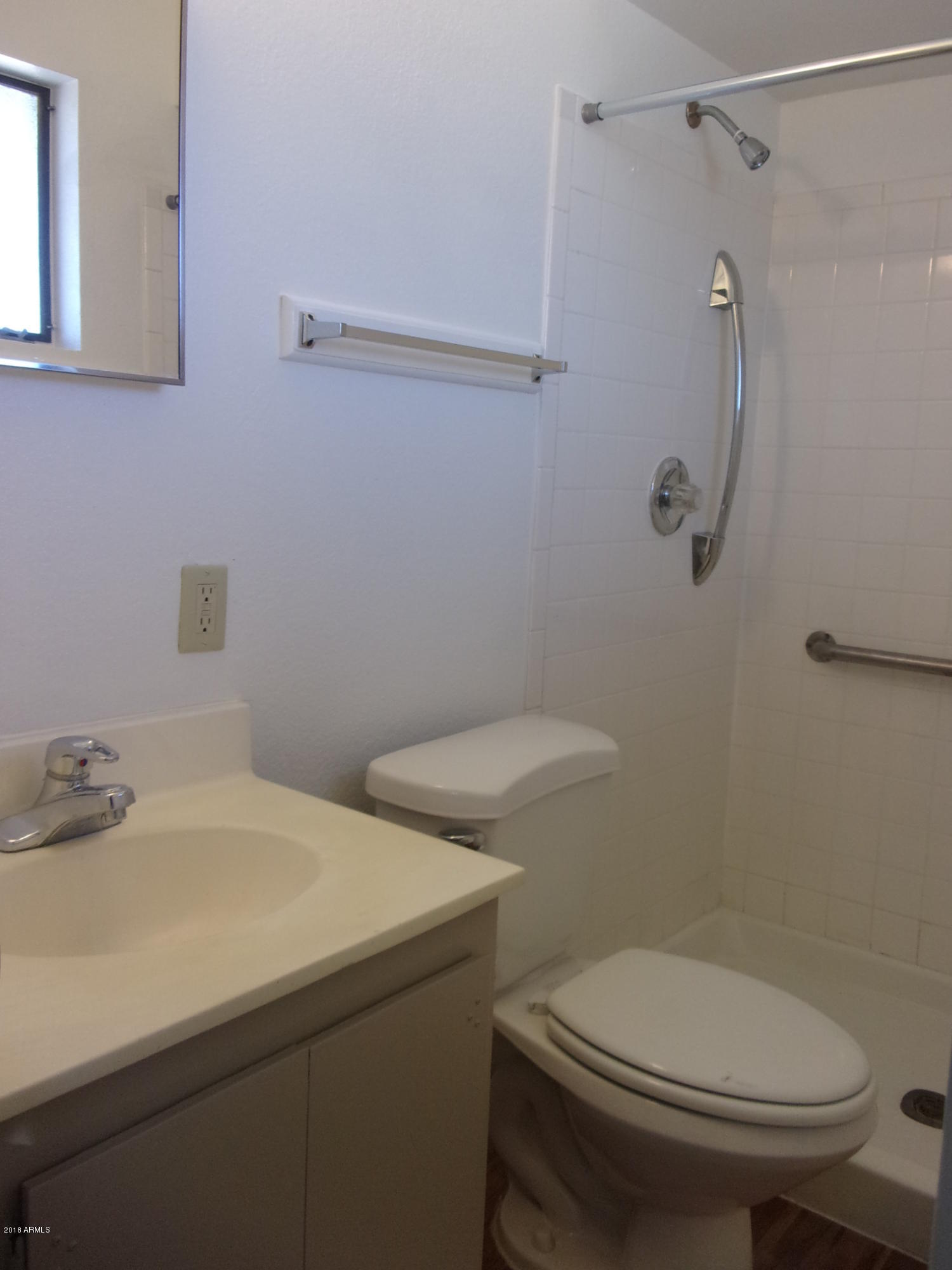 4730 West Osborn Road Phoenix, AZ 85031 - Photo 12 of 20 12_Master Bath