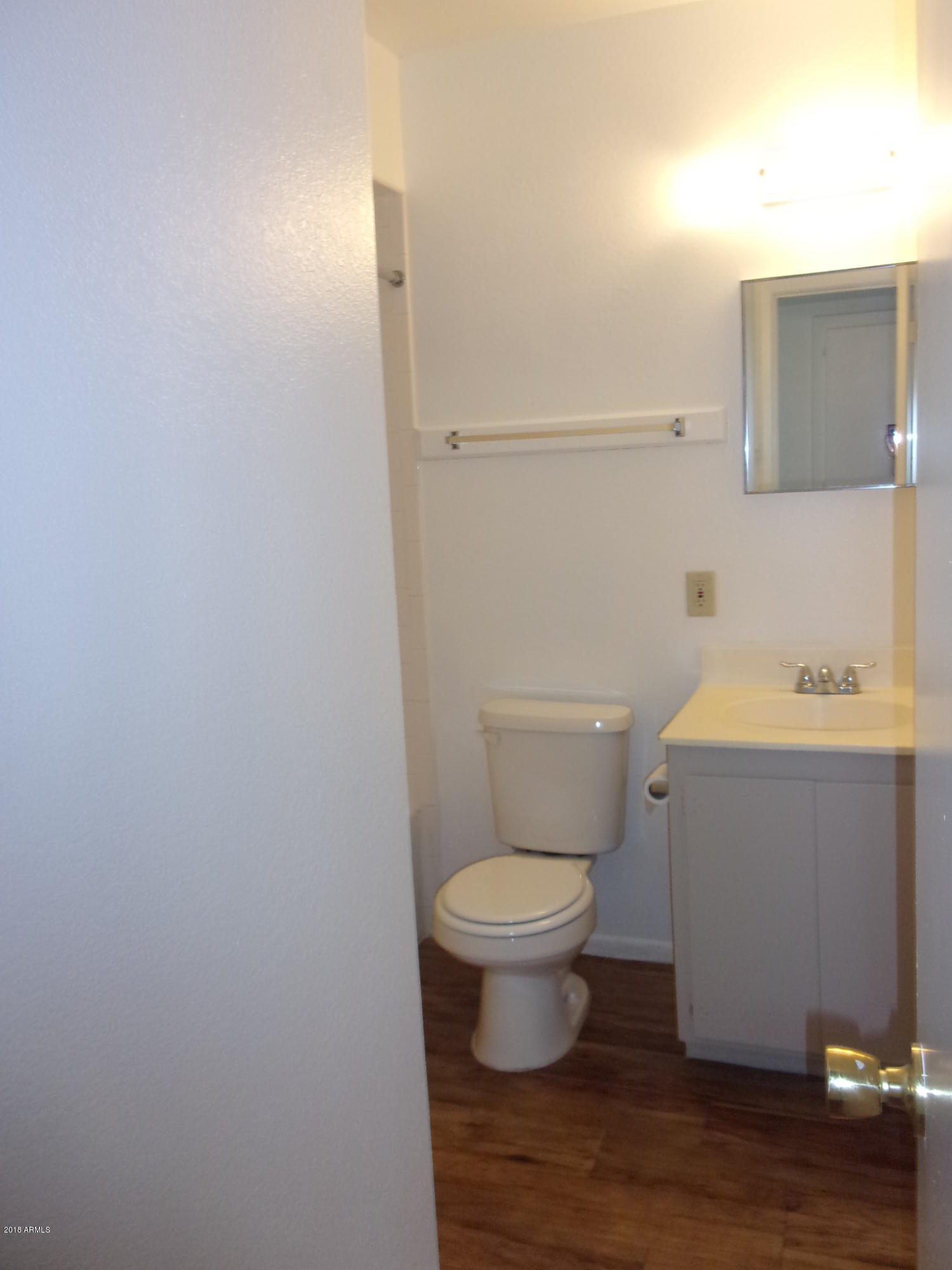 4730 West Osborn Road Phoenix, AZ 85031 - Photo 17 of 20 17_Hall Bath