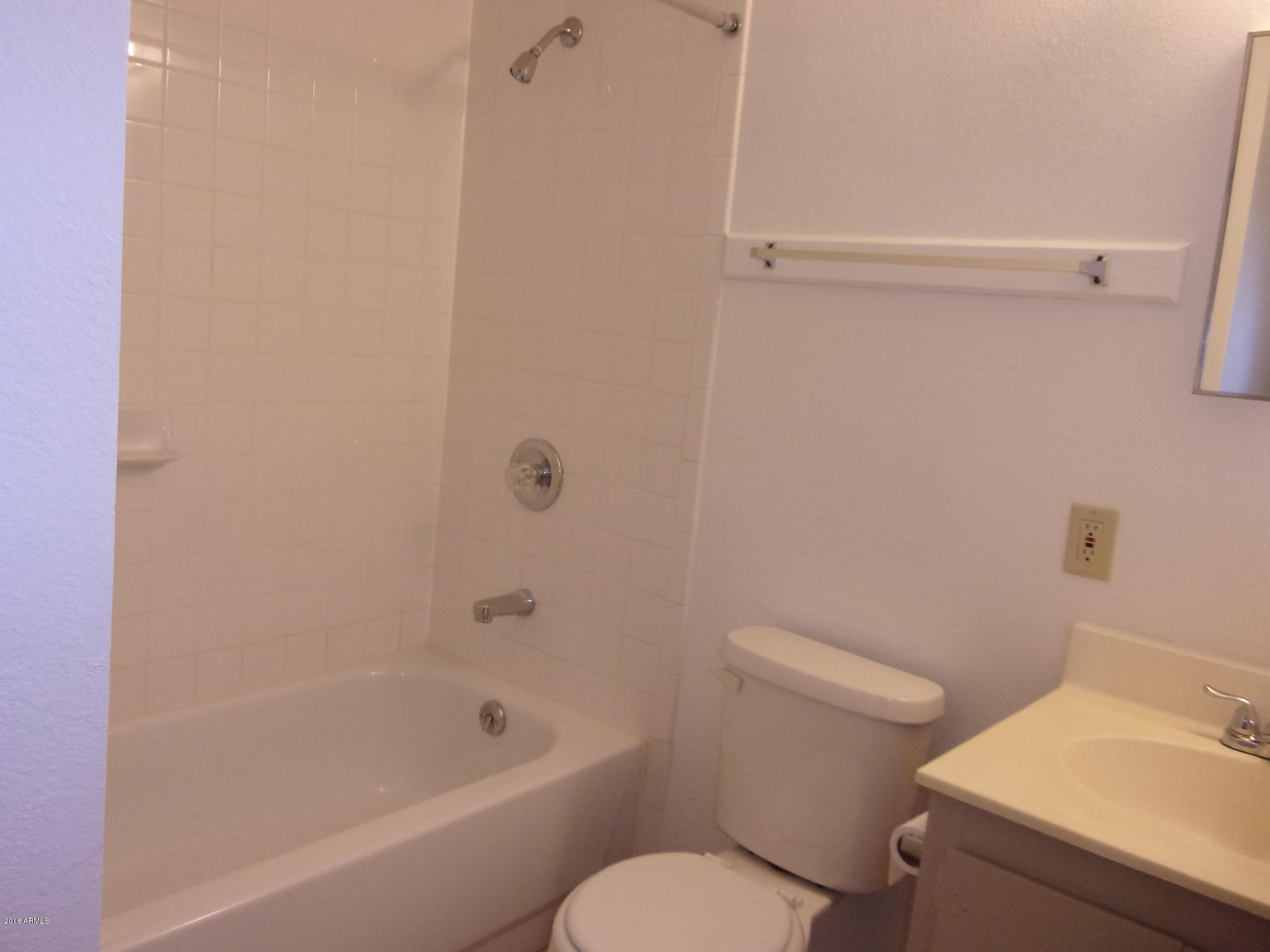 4730 West Osborn Road Phoenix, AZ 85031 - Photo 18 of 20 18_Hall Bath