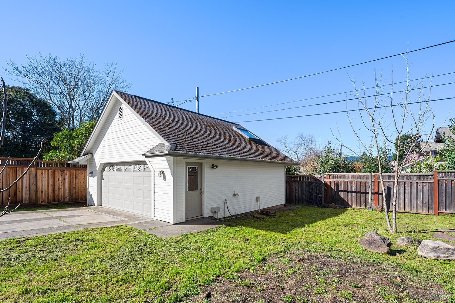 735 Johnson Street Healdsburg, CA 95448 - Photo 44 of 61 a view of a back yard of the house