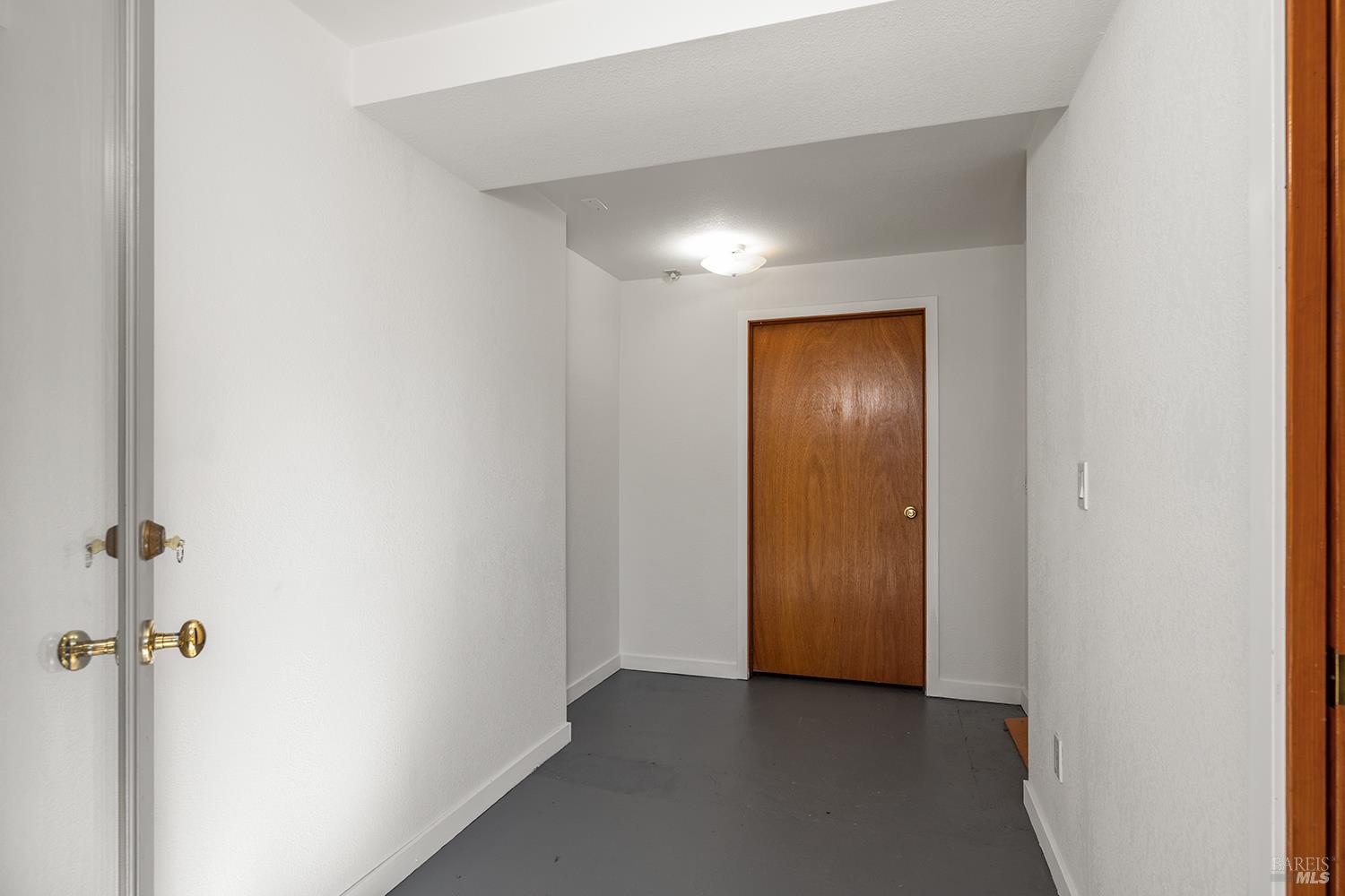 735 Johnson Street Healdsburg, CA 95448 - Photo 58 of 61 a view of a hallway