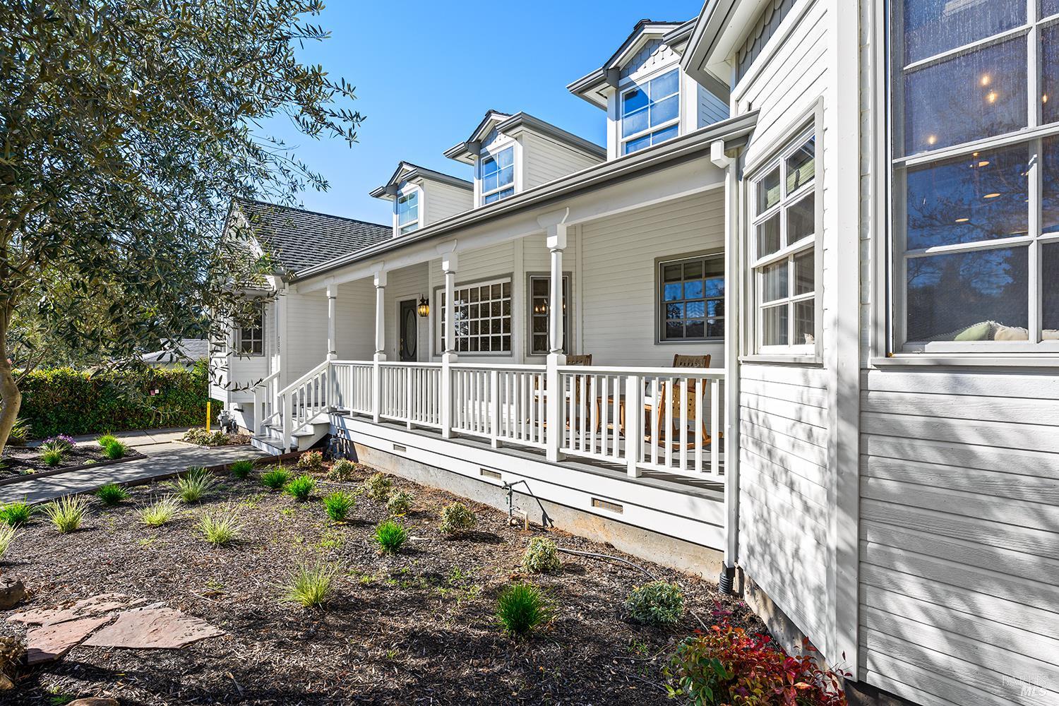 735 Johnson Street Healdsburg, CA 95448 - Photo 60 of 61 front view of a house with a yard