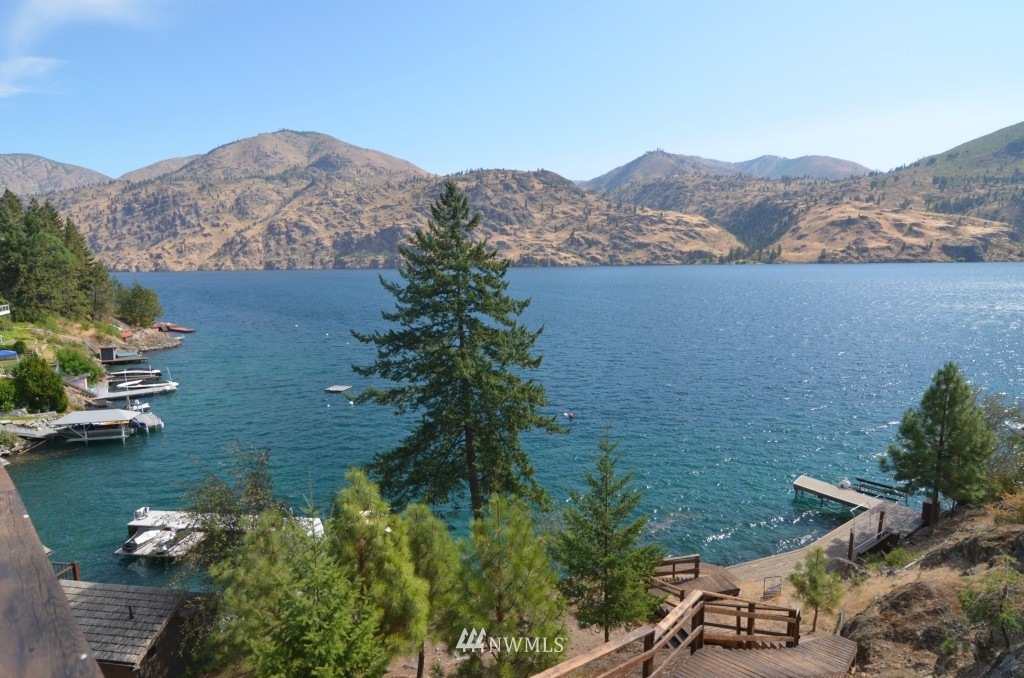 16430 South Lakeshore Road Chelan, WA 98816 - Photo 1 of 20 Gallery Image 1