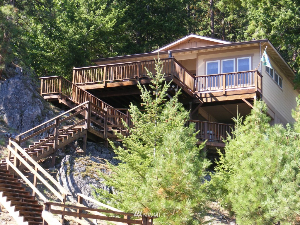16430 South Lakeshore Road Chelan, WA 98816 - Photo 2 of 20 Gallery Image 2