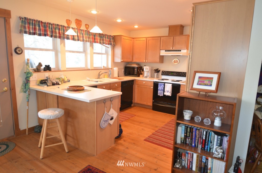 16430 South Lakeshore Road Chelan, WA 98816 - Photo 11 of 20 Gallery Image 11