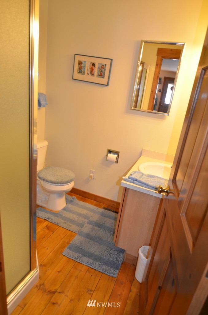 16430 South Lakeshore Road Chelan, WA 98816 - Photo 16 of 20 Gallery Image 16