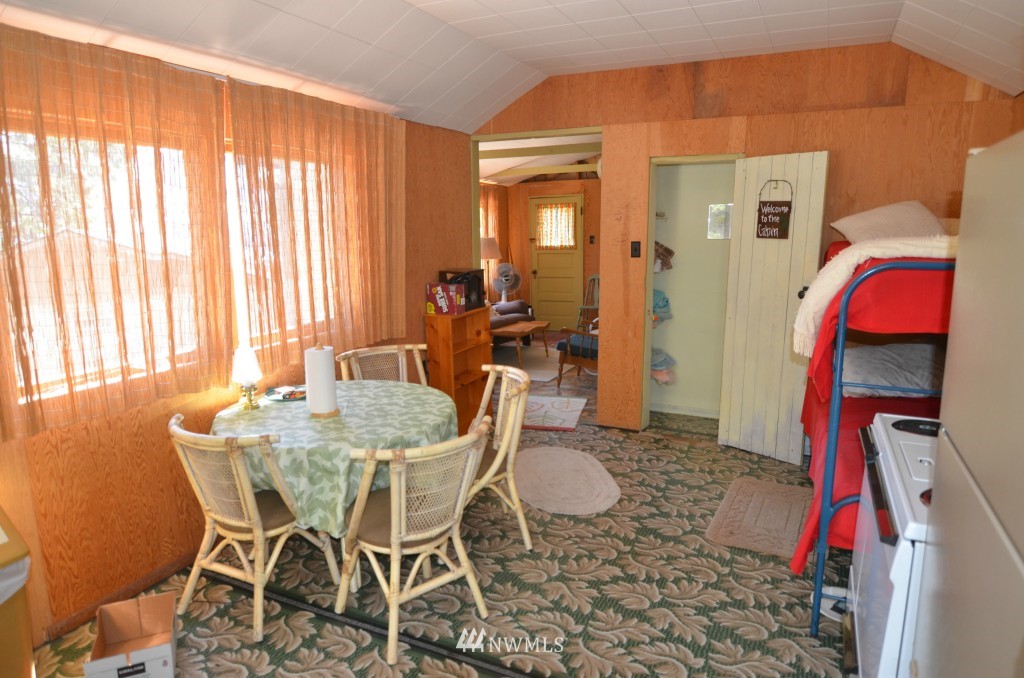 16430 South Lakeshore Road Chelan, WA 98816 - Photo 18 of 20 Gallery Image 18