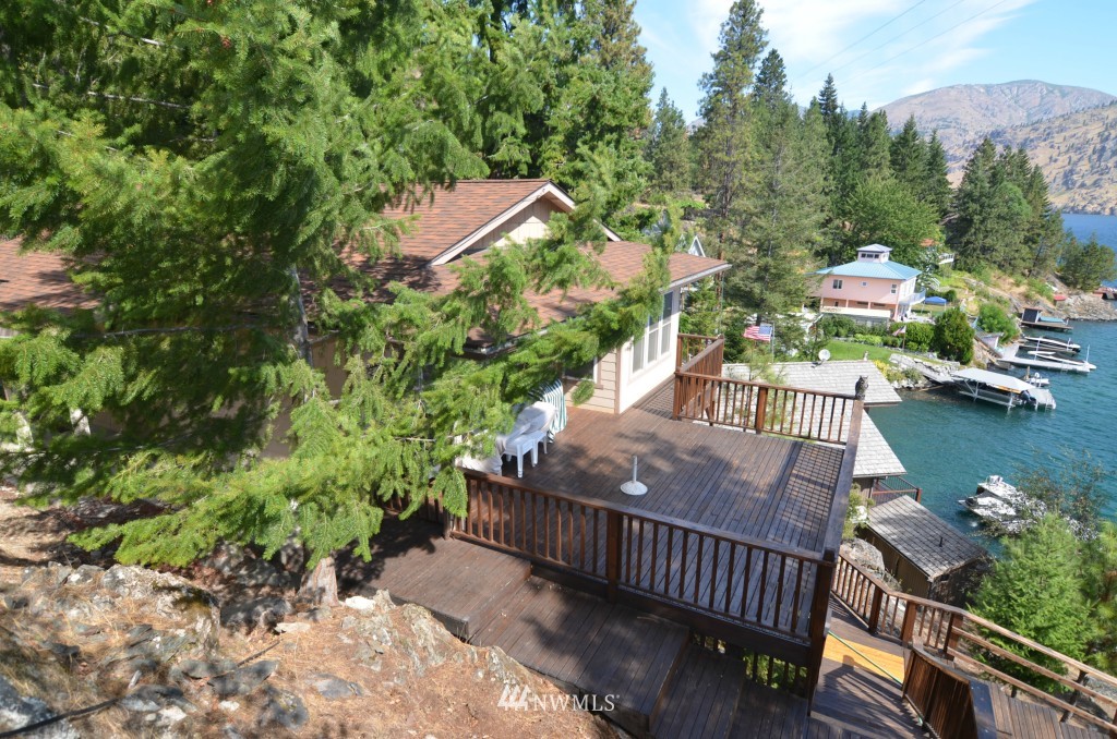 16430 South Lakeshore Road Chelan, WA 98816 - Photo 4 of 20 Gallery Image 4