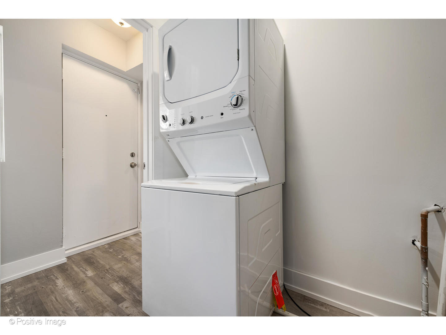 8446 South Constance Avenue Chicago, IL 60617 - Photo 11 of 14 a utility room with dryer and washer