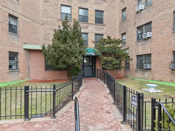 $278,000 | 139-05 85th Drive, Unit 4B | Briarwood