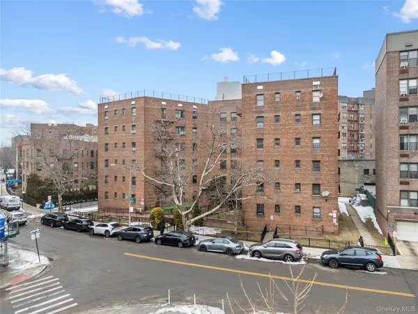 $278,000 | 139-05 85th Drive, Unit 4B | Briarwood