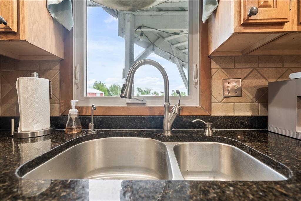 1504 17000 Road Parsons, KS 67357 - Photo 19 of 90