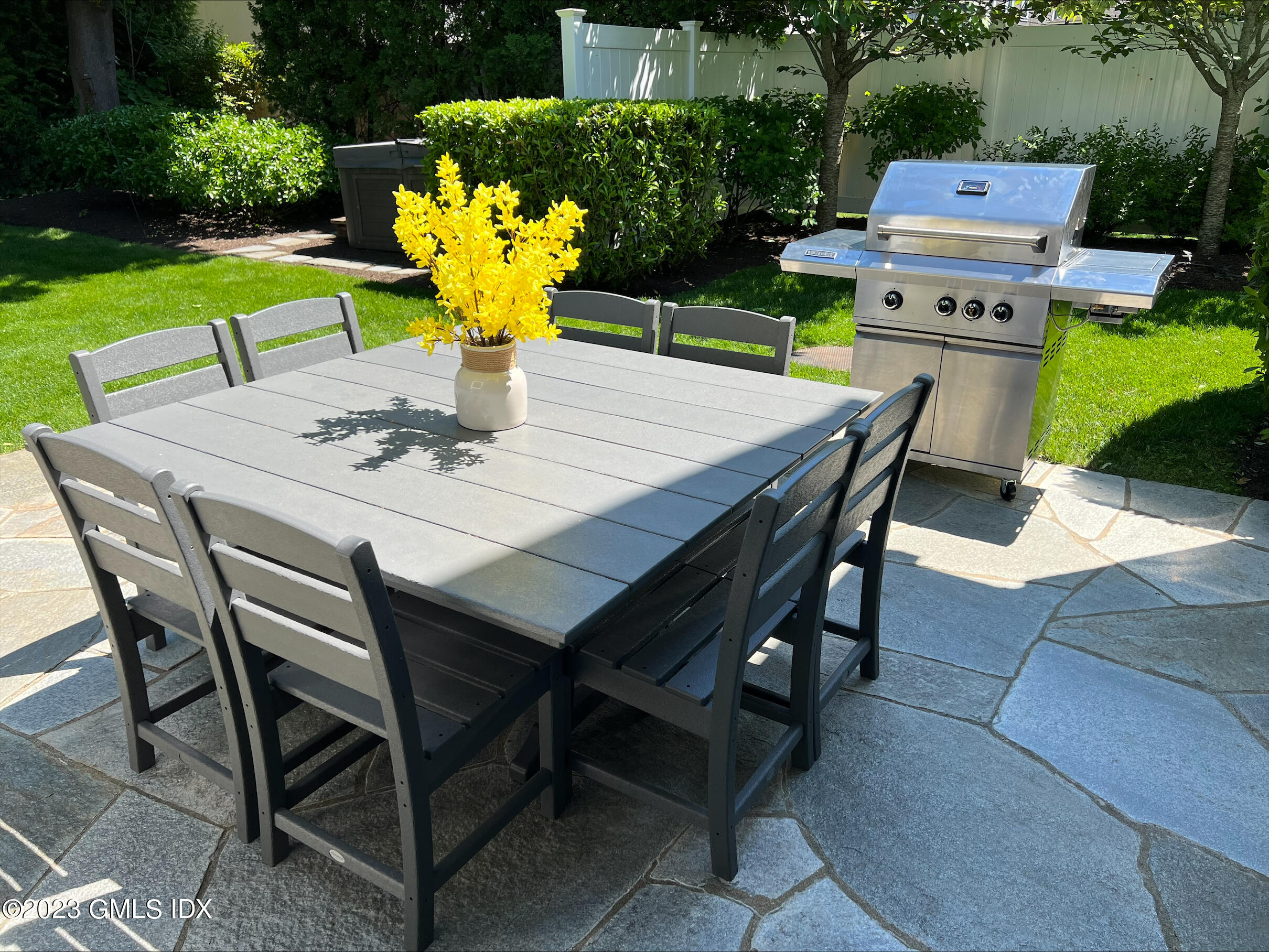 9 Center Road Old Greenwich, CT 06870 - Photo 25 of 26 a view of a dining table and chairs in the patio