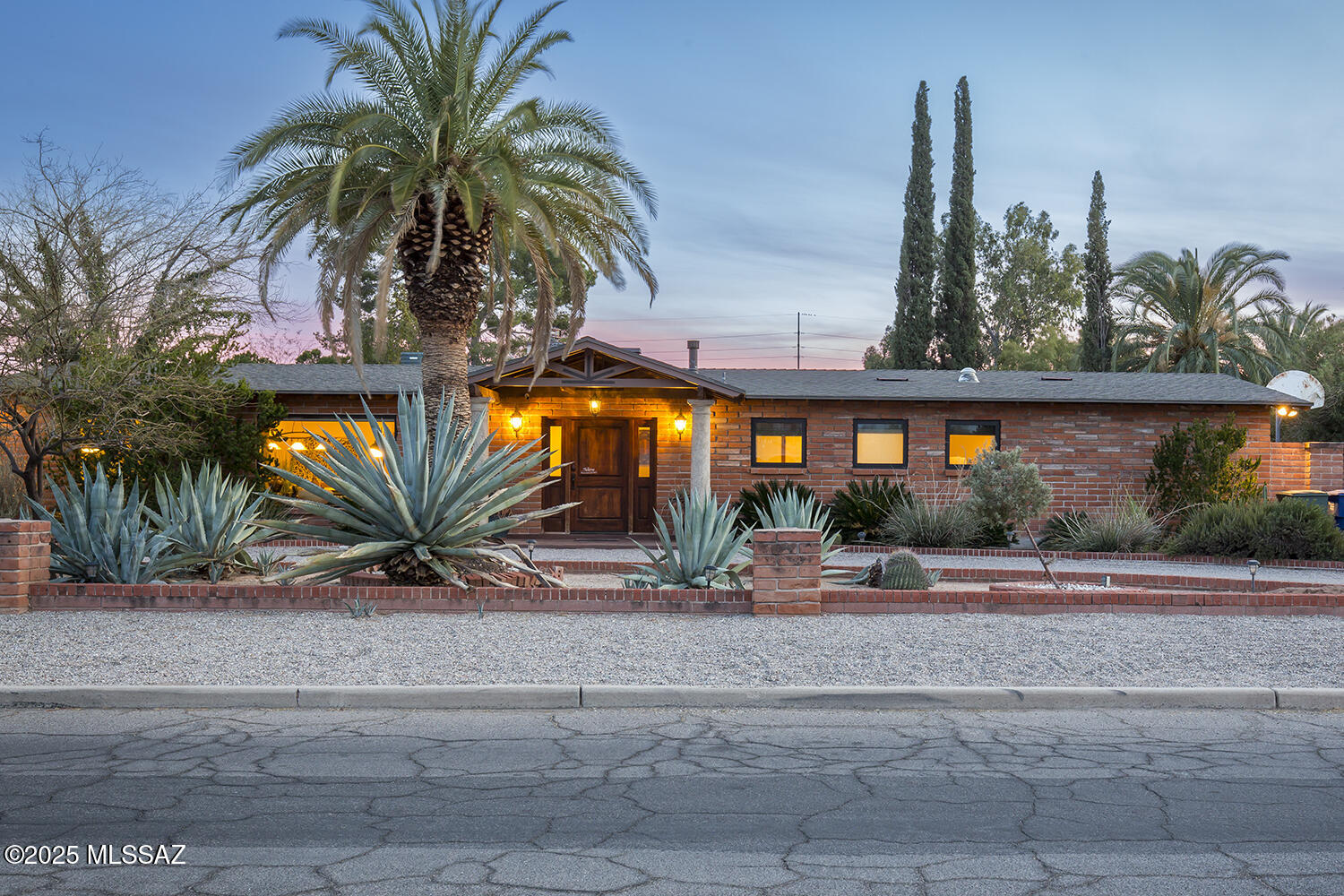 1952 East Lind Road Tucson, AZ 85719 - Photo 2 of 48 Gallery Image 2