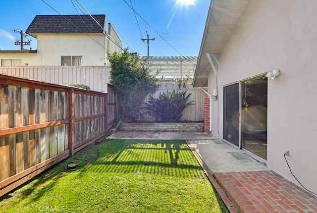 $2,299,000 | 3508 Maple Avenue, Manhattan Beach, CA 90266