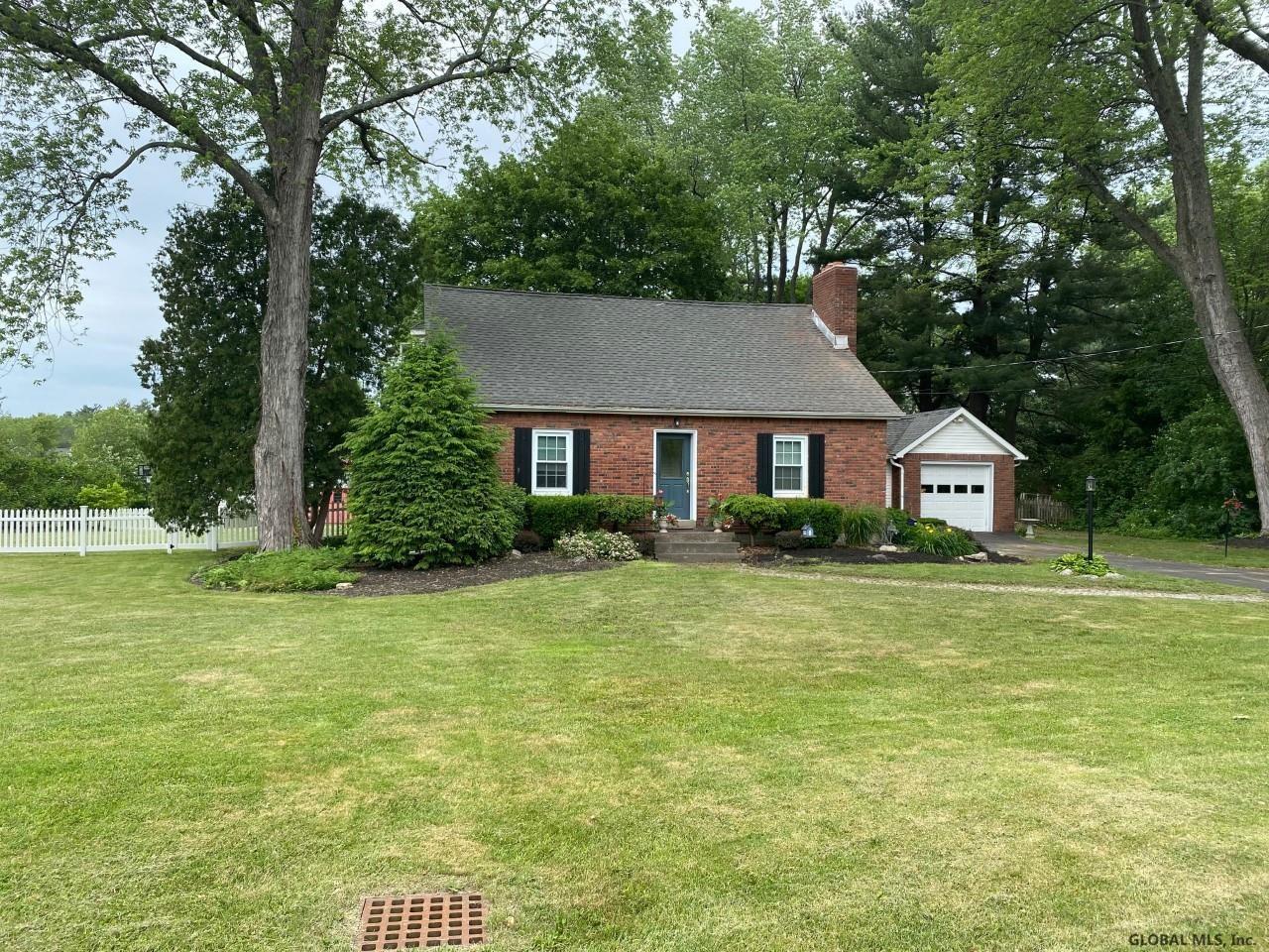 773 Lisha Kill Road Schenectady, NY 12309 - Photo 2 of 37 Gallery Image 2