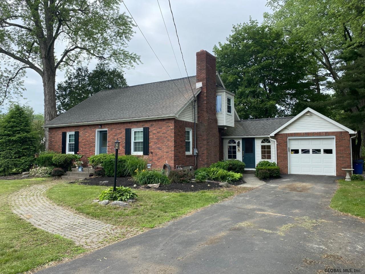 773 Lisha Kill Road Schenectady, NY 12309 - Photo 3 of 37 Gallery Image 3
