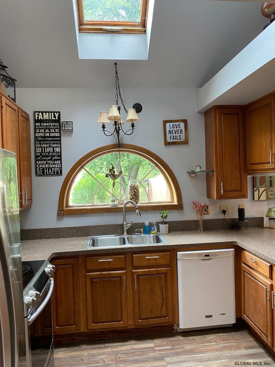 773 Lisha Kill Road Schenectady, NY 12309 - Photo 5 of 37 Gallery Image 5