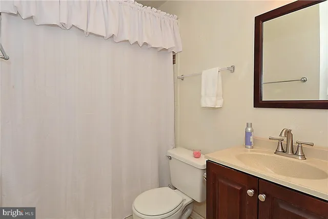 $1,775 | 3305 Wyndham Circle, Unit 252, Alexandria, VA 22302